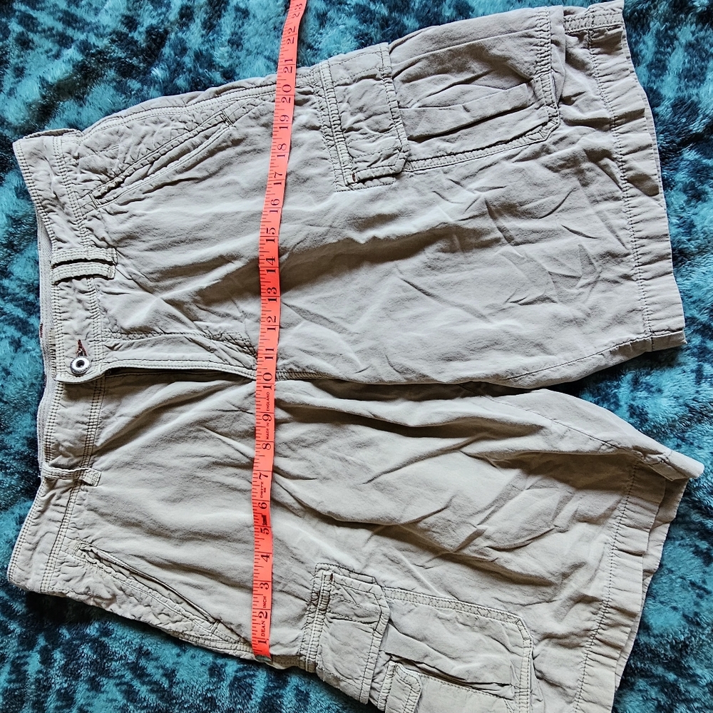 Tommy Bahama chaki cotton cargo shorts size 33 - Picture 5 of 10